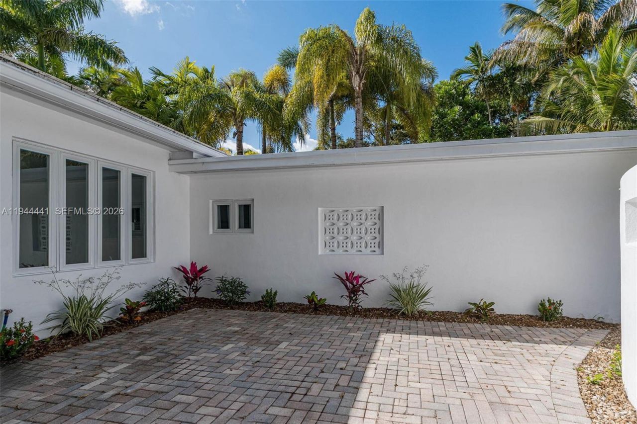 680 NE 57th St, Miami, FL 33137 Photo