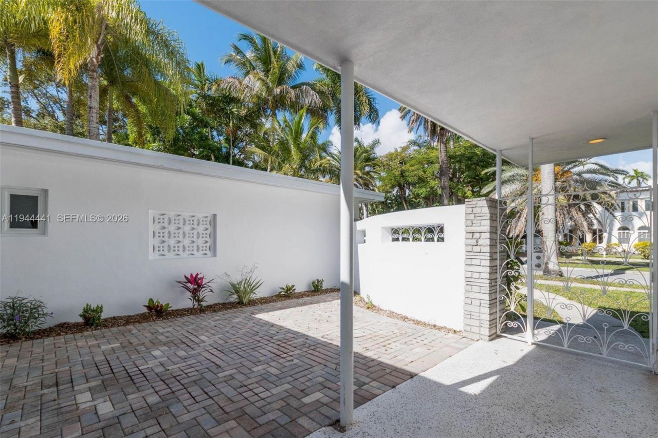 680 NE 57th St, Miami, FL 33137 Photo