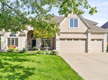 708 NE Lake Pointe Drive, Lee's Summit, MO 64064