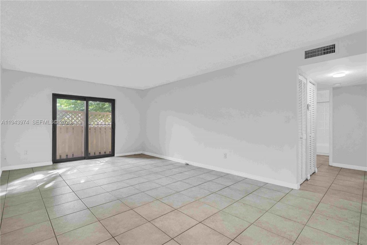 8600 SW 109th Ave, Unit 4-101, Miami, FL 33173 Photo