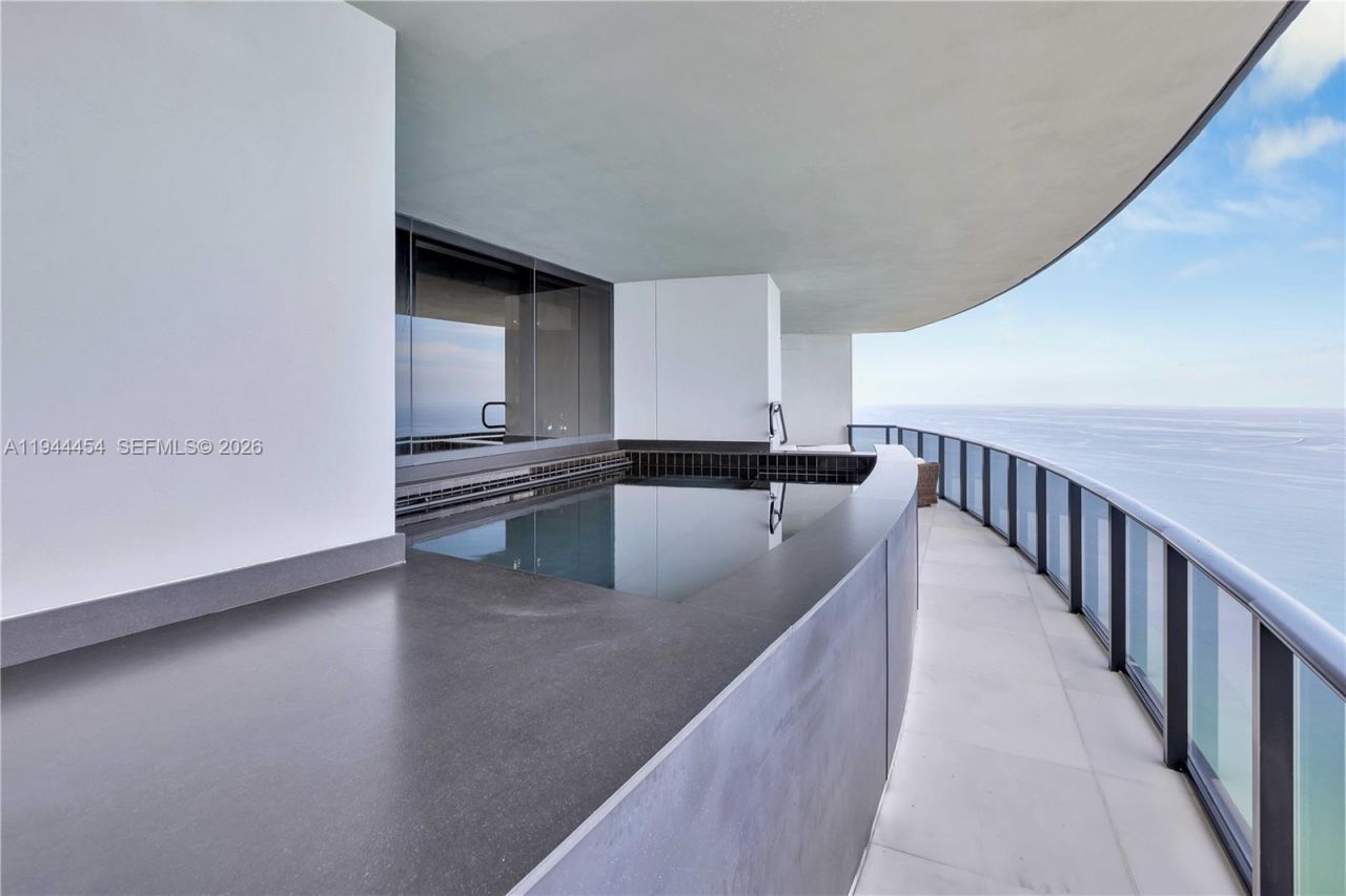 18555 Collins Ave , Unit 4601, Sunny Isles Beach, FL 33160 Photo