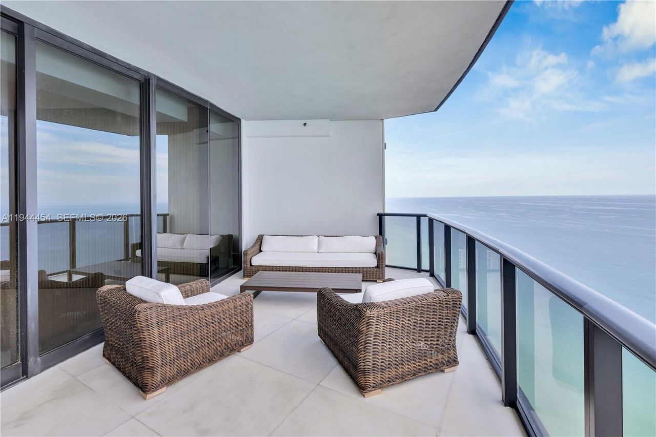 18555 Collins Ave , Unit 4601, Sunny Isles Beach, FL 33160 Photo