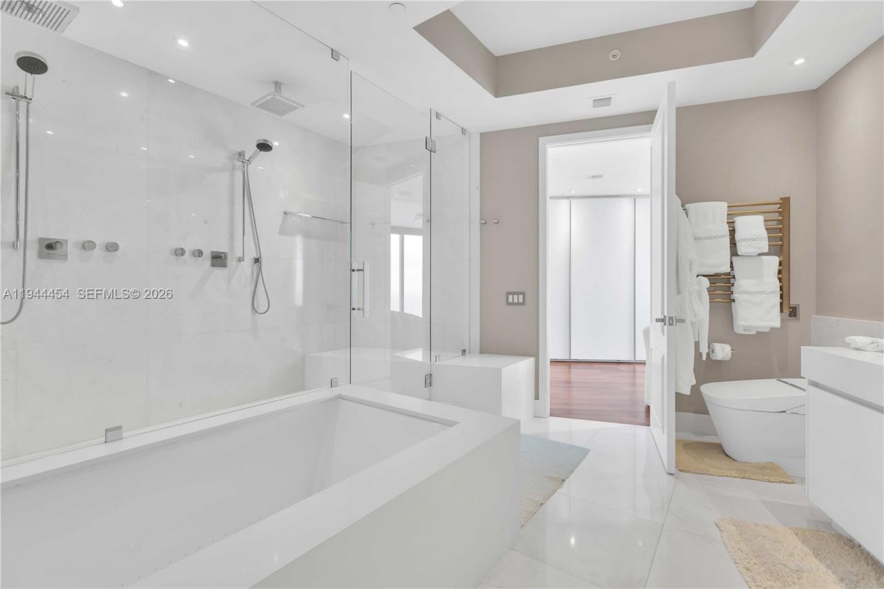 18555 Collins Ave , Unit 4601, Sunny Isles Beach, FL 33160 Photo