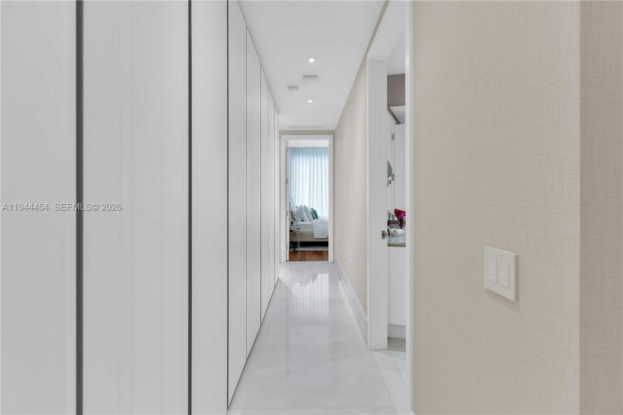 18555 Collins Ave , Unit 4601, Sunny Isles Beach, FL 33160 Photo