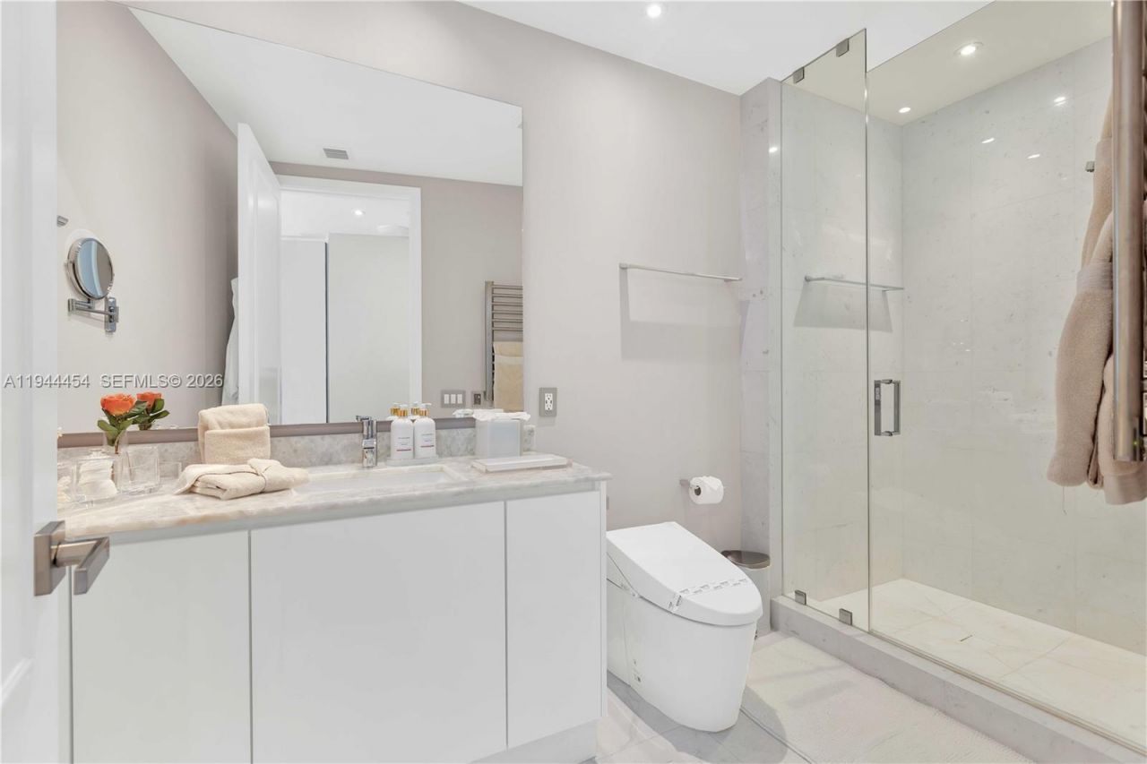 18555 Collins Ave , Unit 4601, Sunny Isles Beach, FL 33160 Photo