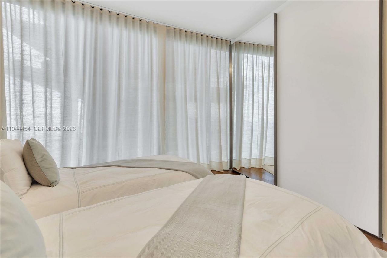18555 Collins Ave , Unit 4601, Sunny Isles Beach, FL 33160 Photo
