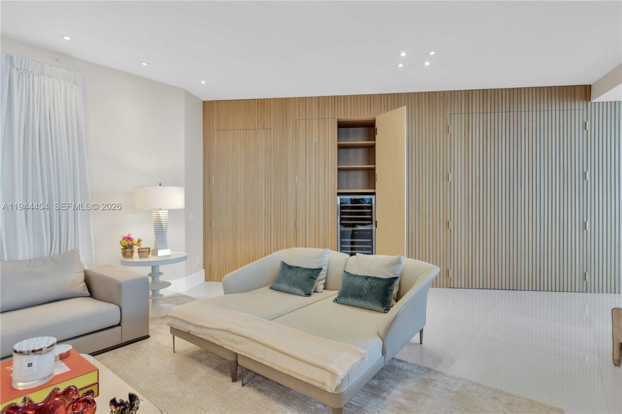 18555 Collins Ave , Unit 4601, Sunny Isles Beach, FL 33160 Photo