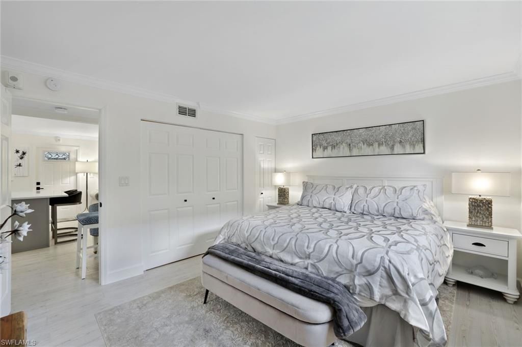 960 7th St S, Unit 105, Naples, FL 34102 Photo