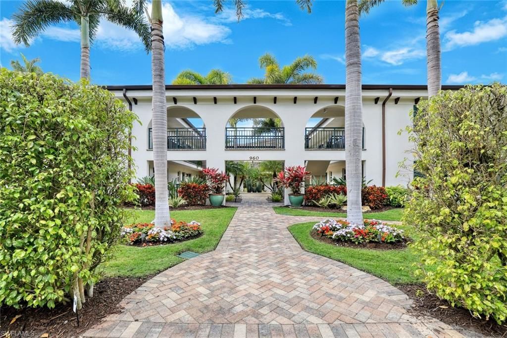 960 7th St S, Unit 105, Naples, FL 34102 Photo