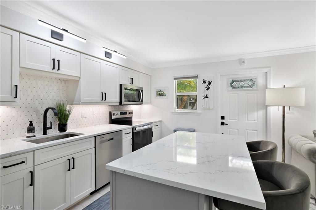 960 7th St S, Unit 105, Naples, FL 34102 Photo