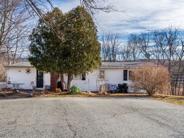 6 Mulberry St, Hamburg, NJ 07419