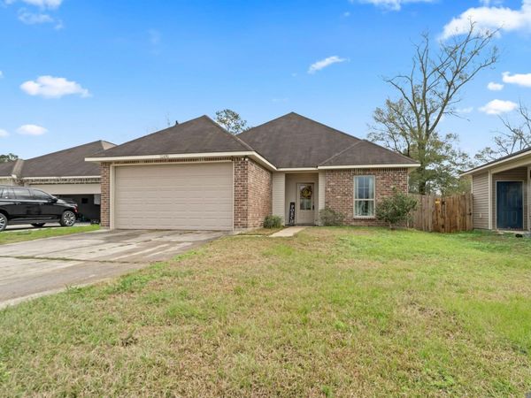 32490 Lake Pointe Blvd, Denham Springs, LA 70726