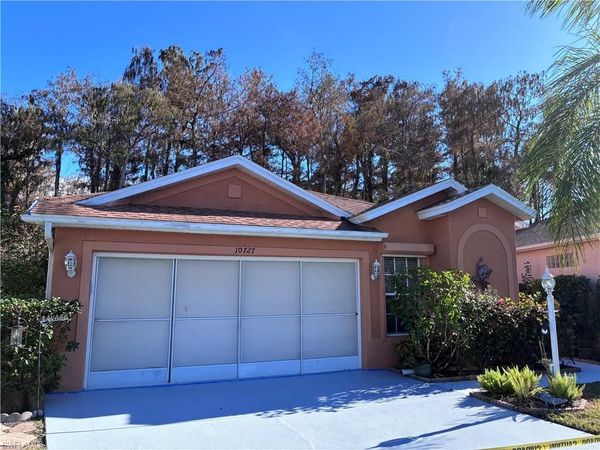 10727 Maui CIR, ESTERO, FL 33928