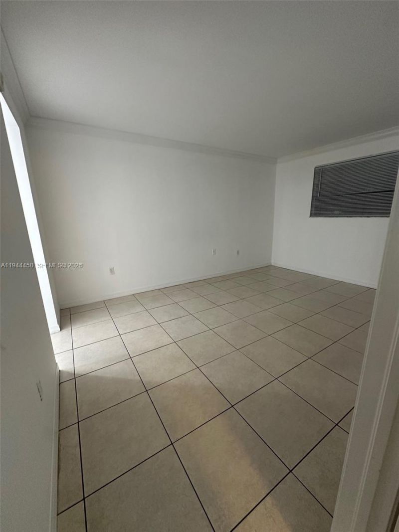 8401 NW 8th St, Unit 102, Miami, FL 33126 Photo