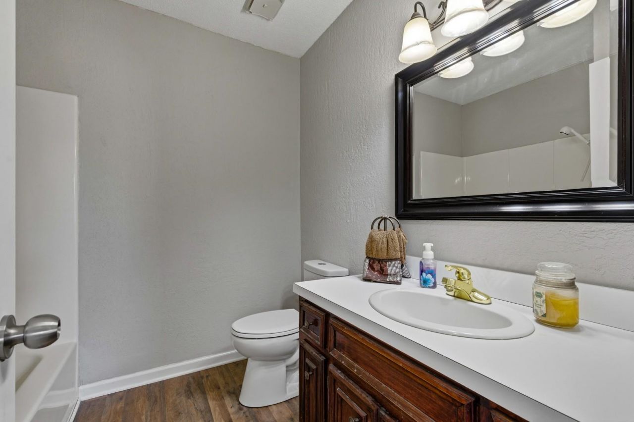 305 Watson St. Photo 16