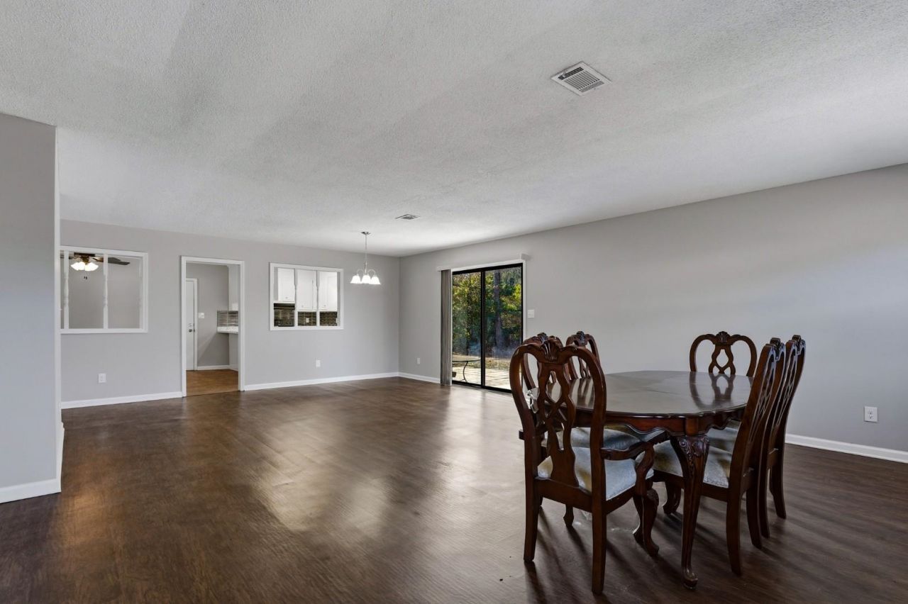 305 Watson St. Photo 7