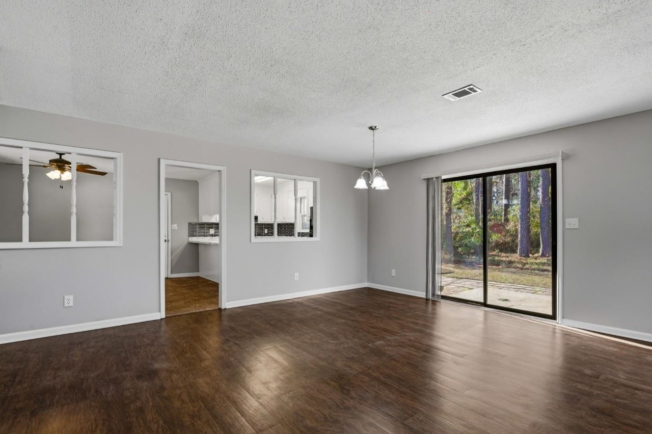 305 Watson St. Photo 8