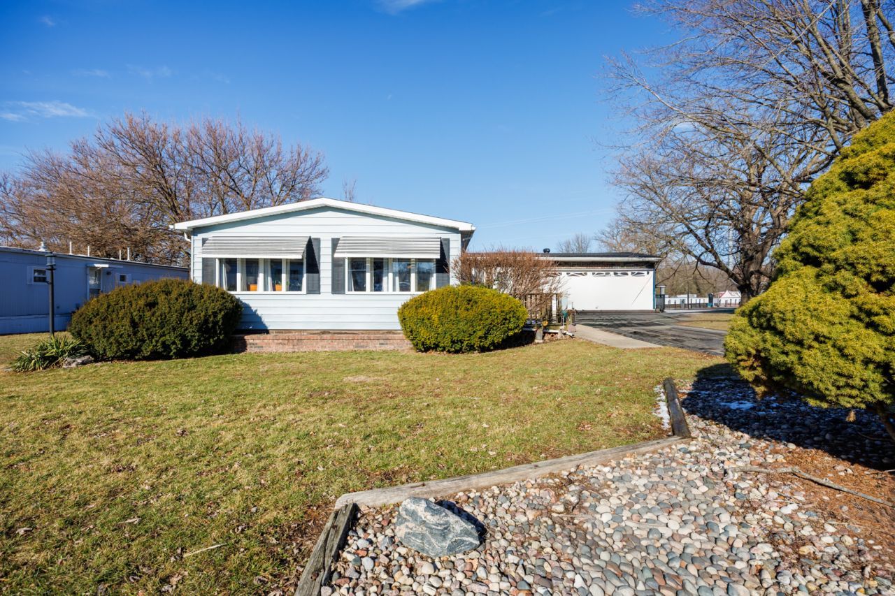 48 Avenue A, Bloomington, IL 61704 Main Photo