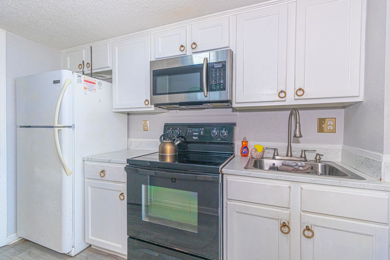 200 N 76th Ave. N Photo 13