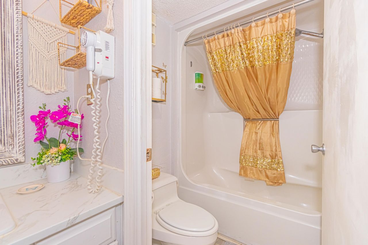 200 N 76th Ave. N Photo 20