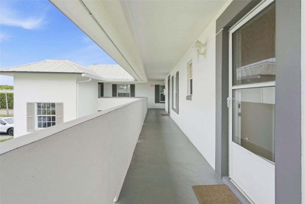 804 SE Central Pkwy, Unit 12, Stuart, FL 34994 Photo