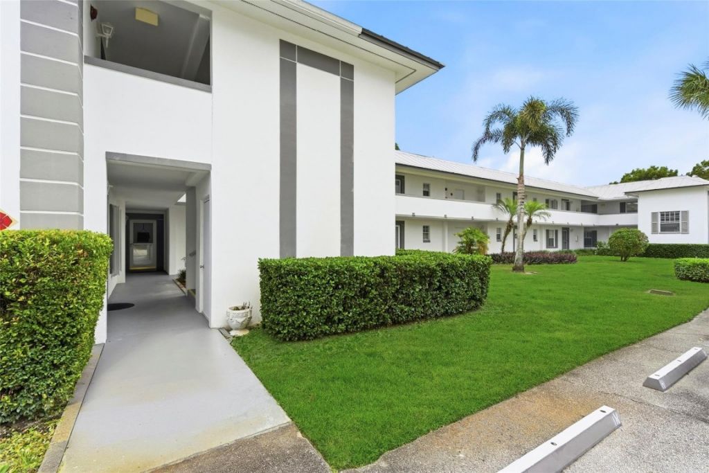 804 SE Central Pkwy, Unit 12, Stuart, FL 34994 Photo