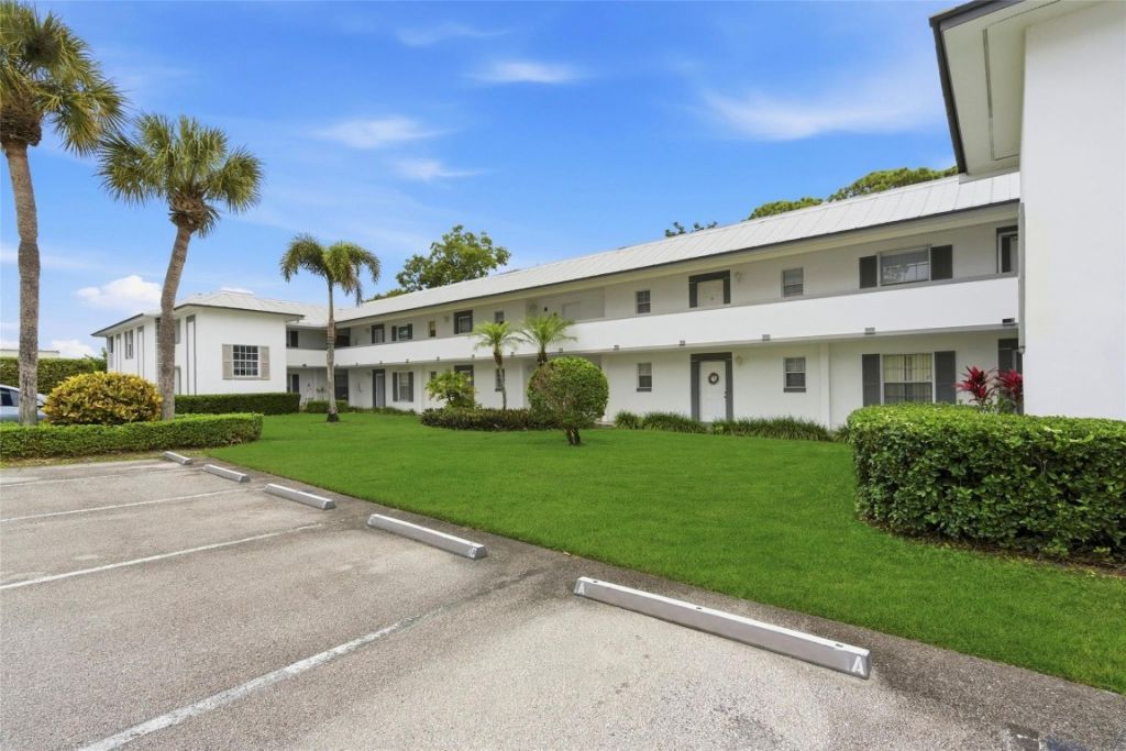 804 SE Central Pkwy, Unit 12, Stuart, FL 34994 Photo