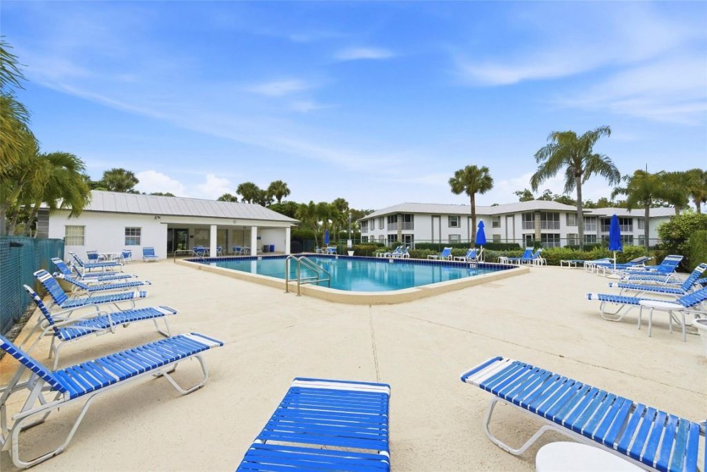 804 SE Central Pkwy, Unit 12, Stuart, FL 34994 Photo