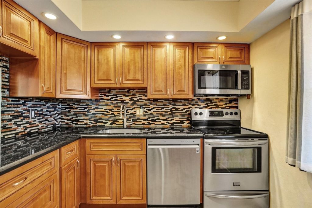 651 NW 80th Terrace, Unit 207, Margate, FL 33063 Photo