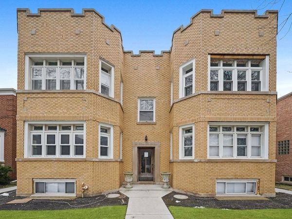 2737 W Lunt Avenue, Unit 2W, Chicago, IL 60645
