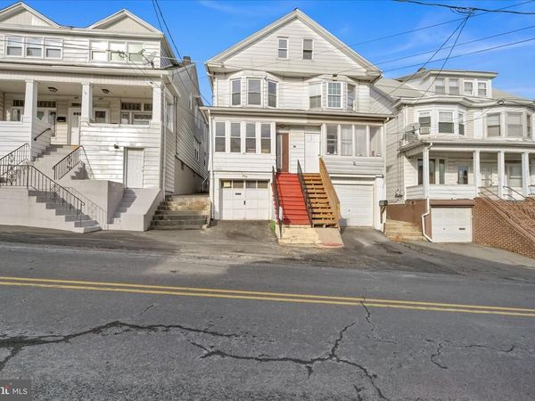 209 S SCHUYLKILL AVENUE, SHENANDOAH, PA 17976