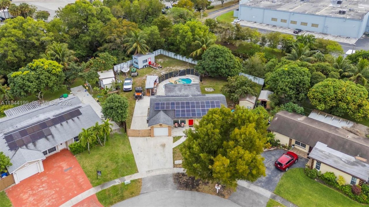 8330 NW 3rd St, Pembroke Pines, FL 33024 Photo