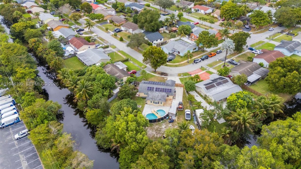 8330 NW 3rd St, Pembroke Pines, FL 33024 Photo