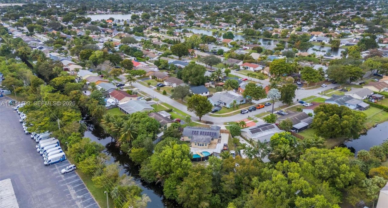 8330 NW 3rd St, Pembroke Pines, FL 33024 Photo