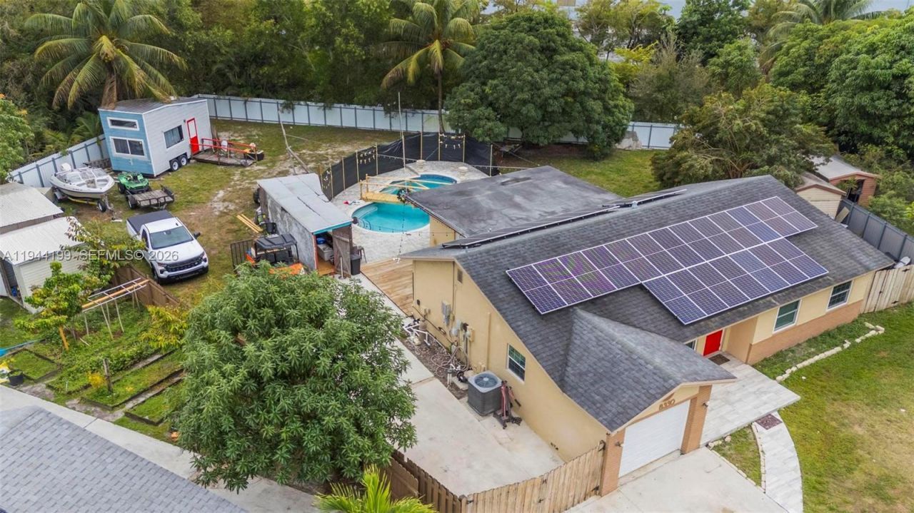 8330 NW 3rd St, Pembroke Pines, FL 33024 Photo