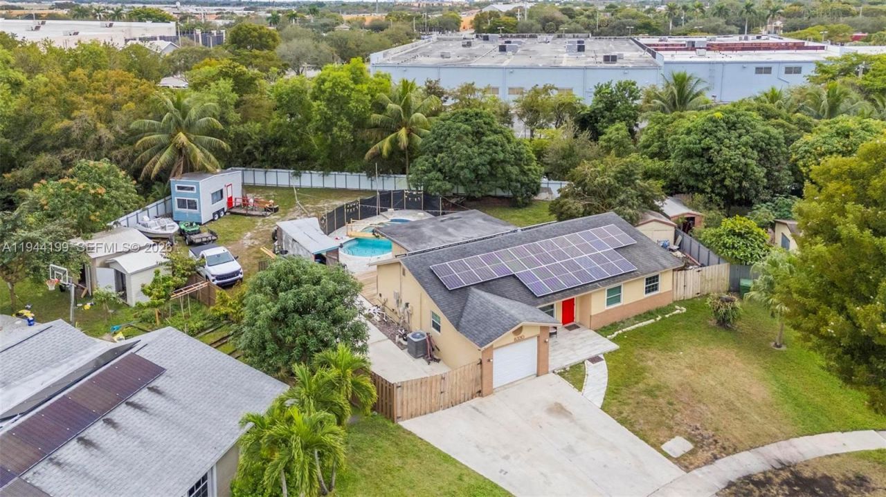 8330 NW 3rd St, Pembroke Pines, FL 33024 Photo