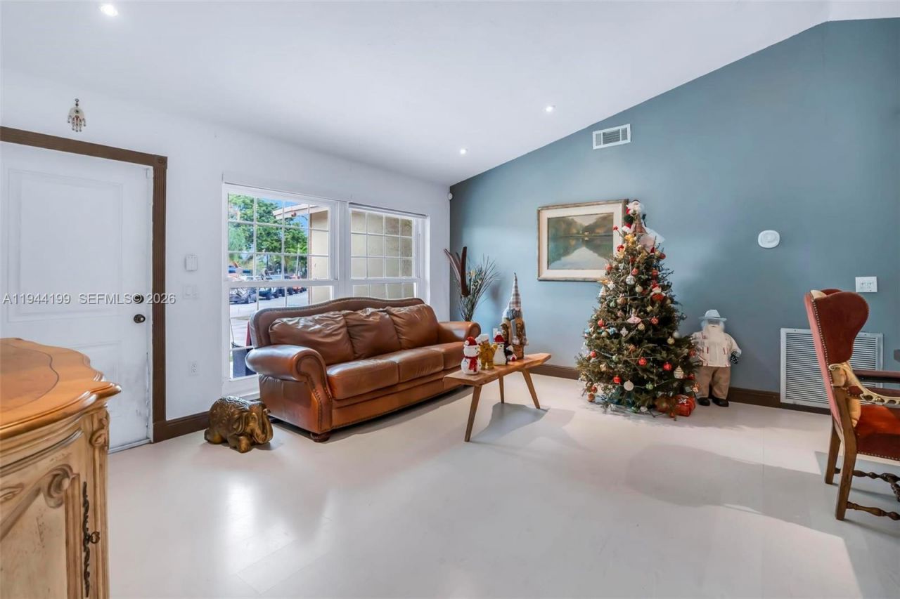 8330 NW 3rd St, Pembroke Pines, FL 33024 Photo