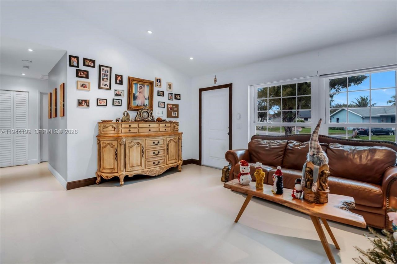 8330 NW 3rd St, Pembroke Pines, FL 33024 Photo