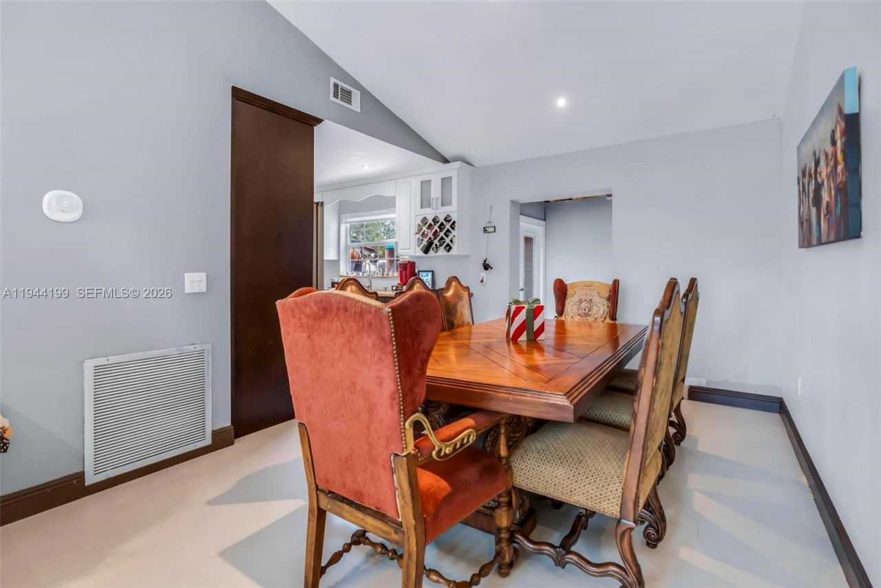 8330 NW 3rd St, Pembroke Pines, FL 33024 Photo