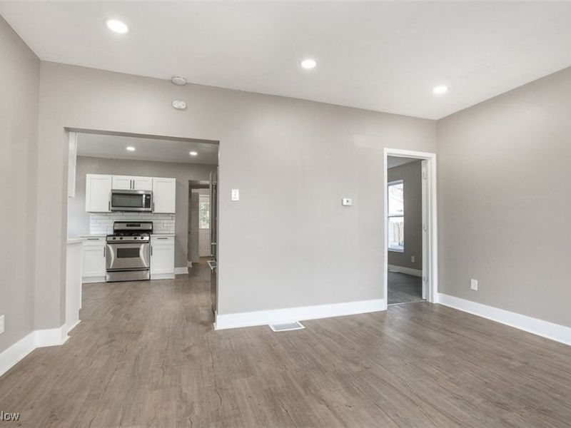 144 19th Street NW, Barberton, OH 44203 Photo 2