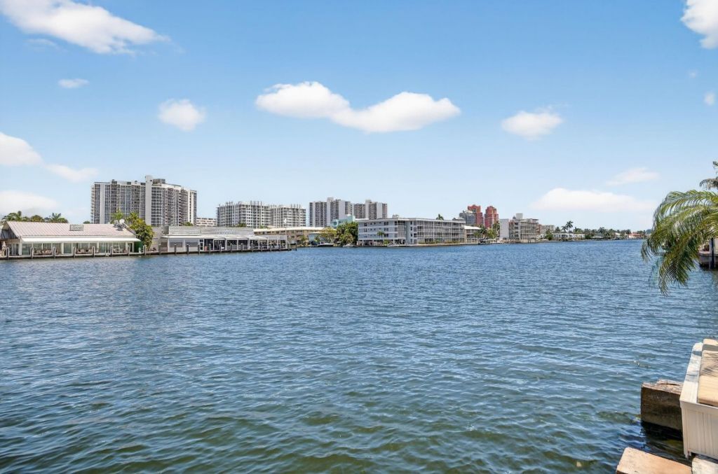 2900 NE 30th St, Unit A4, Fort Lauderdale, FL 33306 Photo