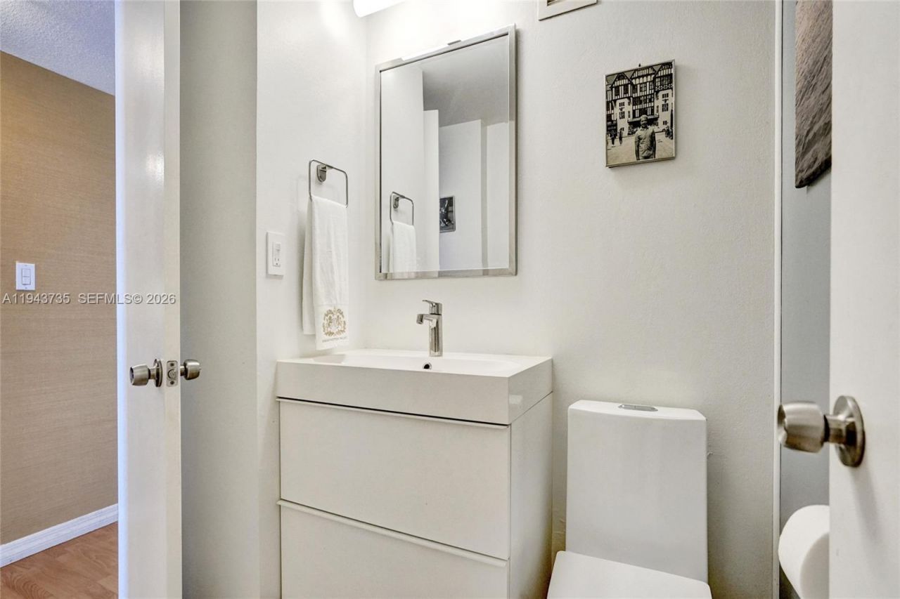 5 Island Ave, Unit 8B, Miami Beach, FL 33139 Photo