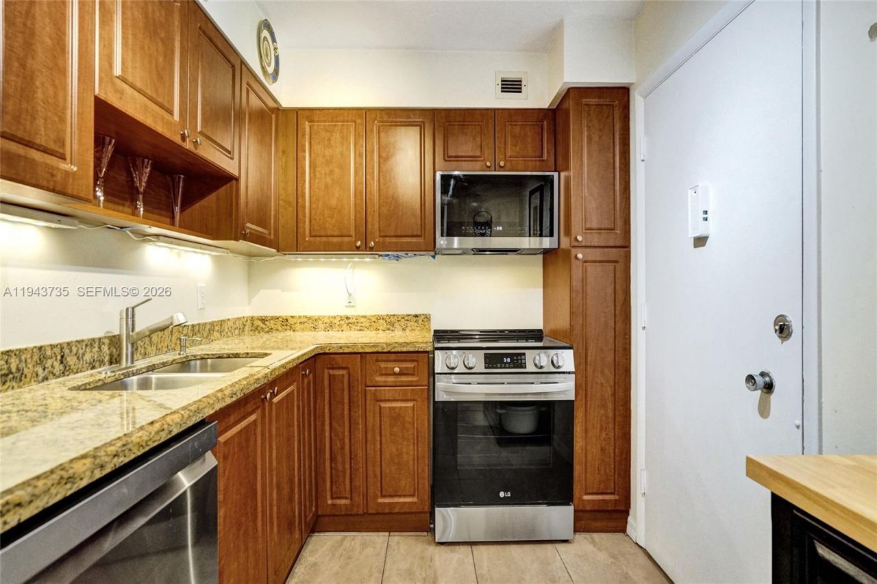 5 Island Ave, Unit 8B, Miami Beach, FL 33139 Photo