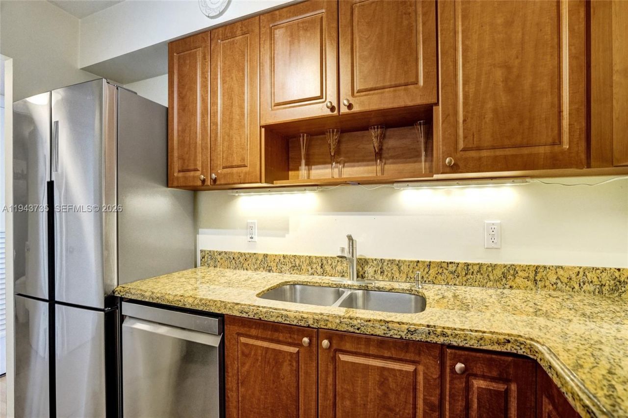 5 Island Ave, Unit 8B, Miami Beach, FL 33139 Photo