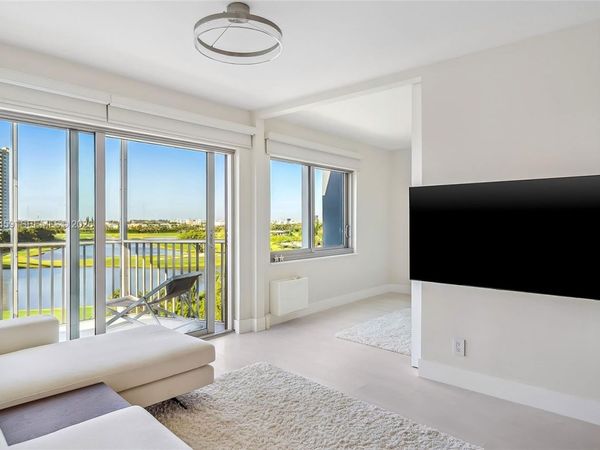 300 Diplomat Pkwy, Unit 811, Hallandale Beach, FL 33009