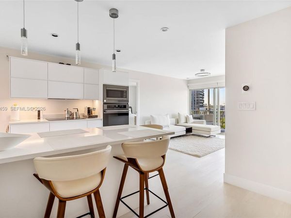 300 Diplomat Pkwy, Unit 811, Hallandale Beach, FL 33009