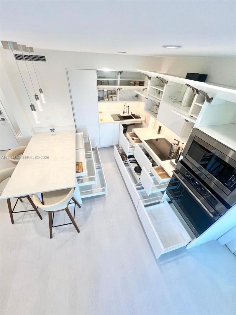 300 Diplomat Pkwy, Unit 811, Hallandale Beach, FL 33009 Photo