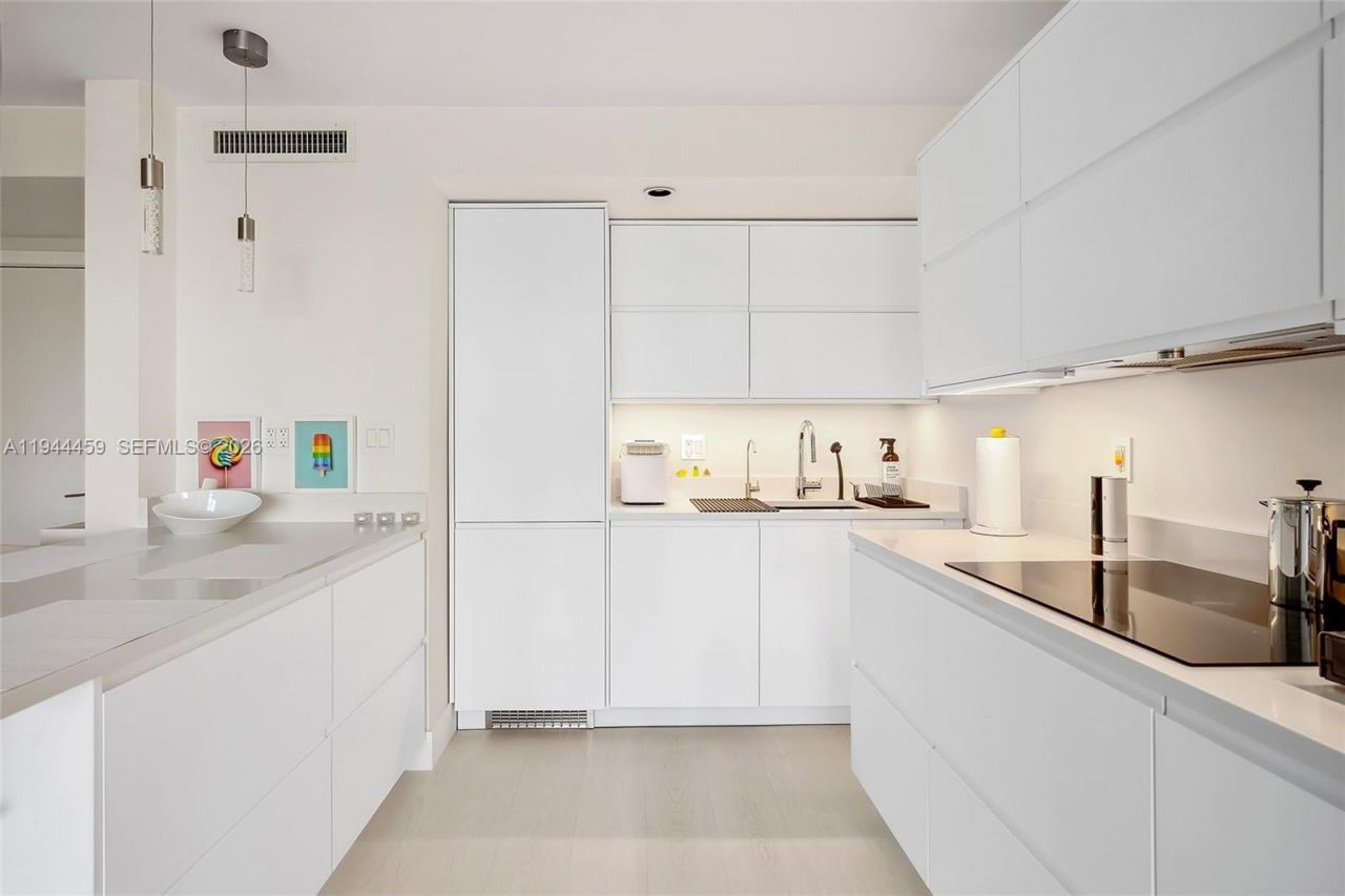 300 Diplomat Pkwy, Unit 811, Hallandale Beach, FL 33009 Photo