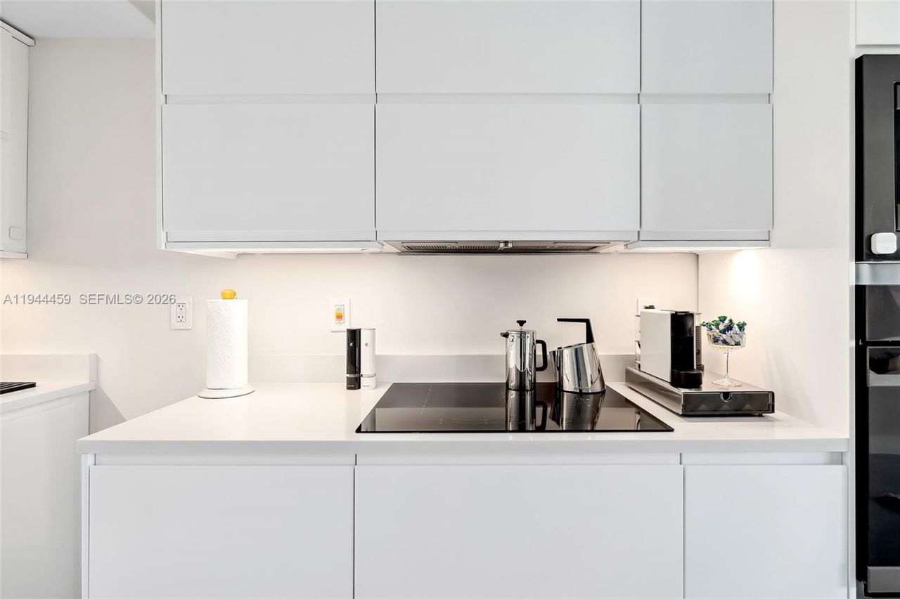 300 Diplomat Pkwy, Unit 811, Hallandale Beach, FL 33009 Photo