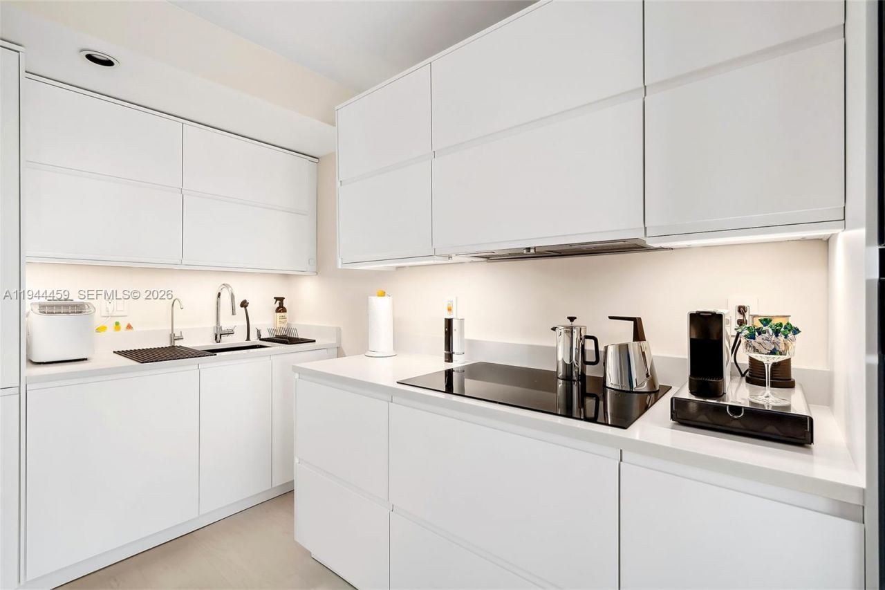 300 Diplomat Pkwy, Unit 811, Hallandale Beach, FL 33009 Photo